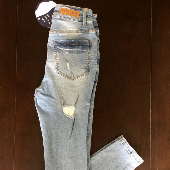 👖Distressed & Stretchy Skinny Jeans 👖 - Picture 5 of 8